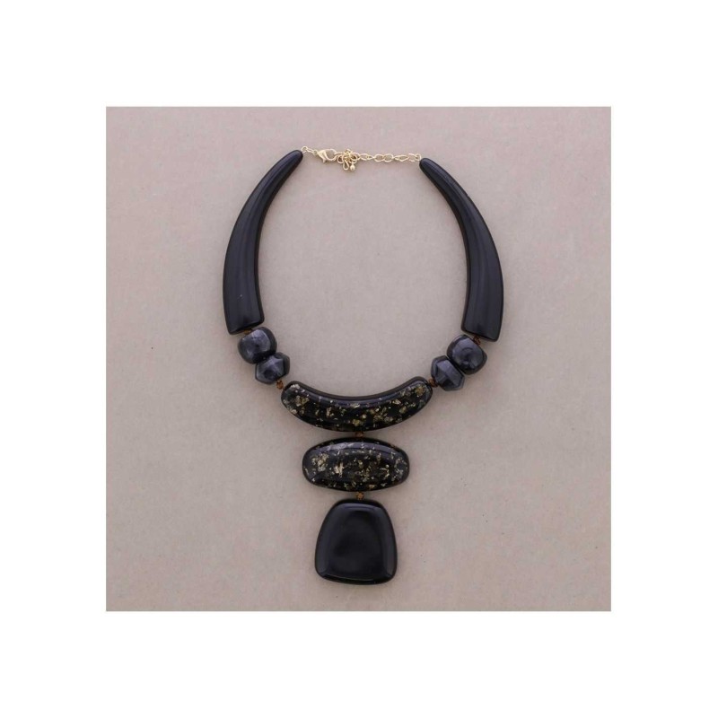Collana corta con ciondolo geometrico in resina