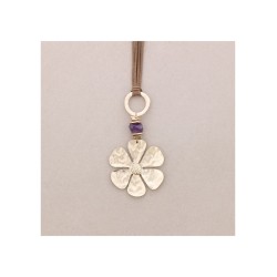 COLLANA CON PENDENTE LUNGO IN PIETRA E MOTIVO FLOREALE