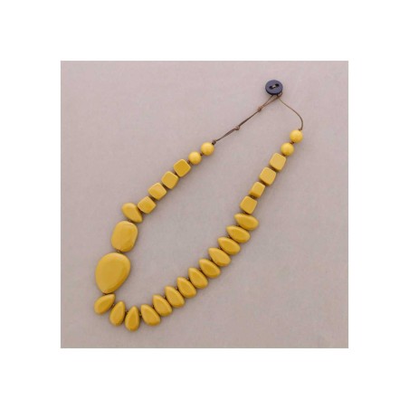 COLLAR LARGO CON CUENTAS DE RESINA